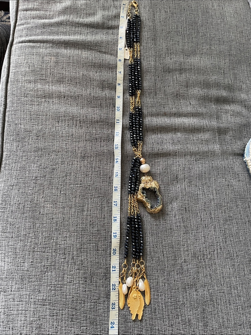Vintage handcrafted gold and dark navy beaded necklace with leaf pendants - Picture 5 of 7